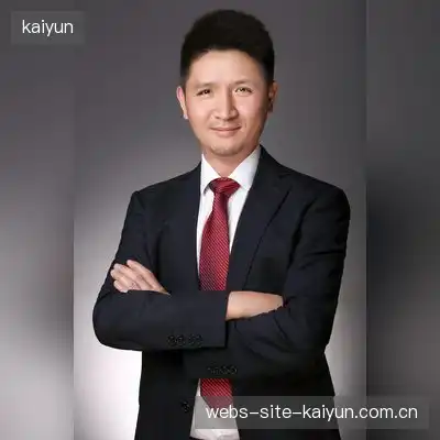 小何